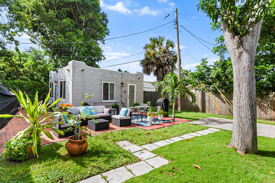 Kickoff 15-20 Professional Photos Interior + Exterior Coverage Fast 24-48 Hour Delivery Clean Composition + Lighting